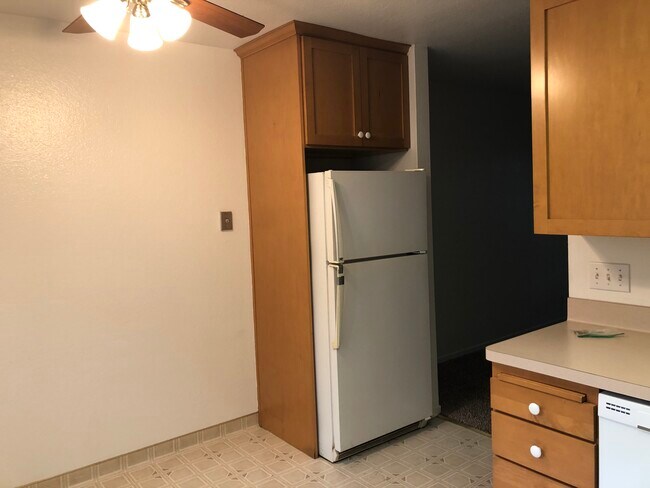 #4 Kitchen - 4290 Payne Ave