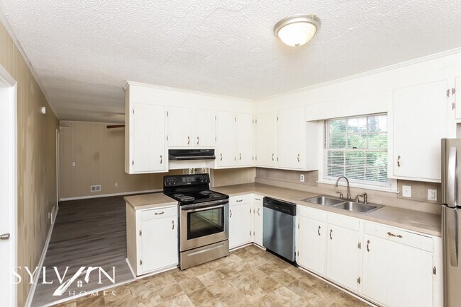 Building Photo - One-level living at its best in this 3 BR,...