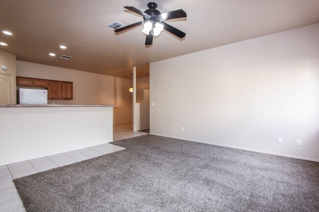 Foto del edificio - 4400 N Phillip Dr