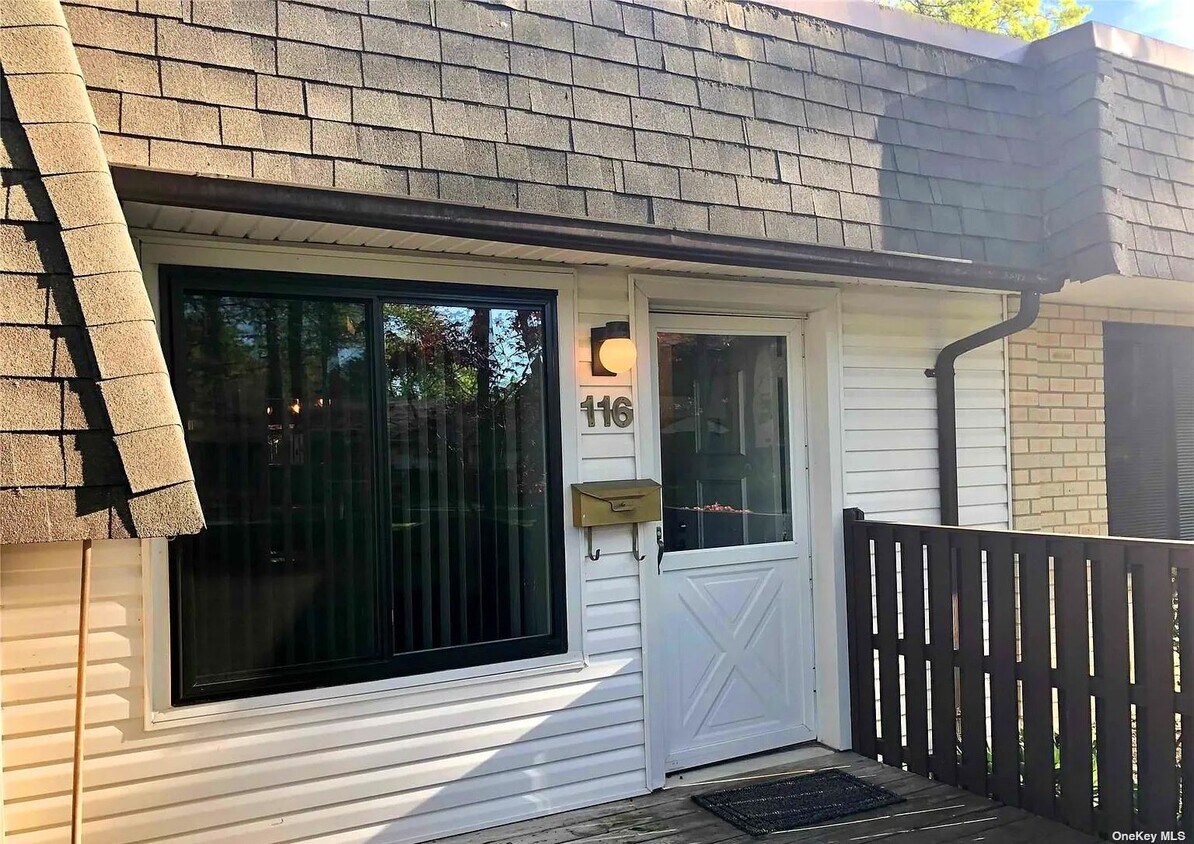 116 Glen Hollow Dr, Port Jefferson Station, NY 11776 House Rental in