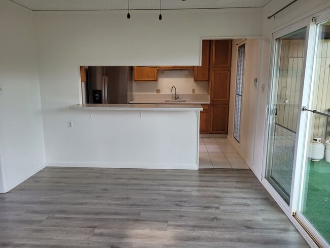 Building Photo - Nice 3bd, 1.5 bath, 2pkg 1268sqft w/lanai ...
