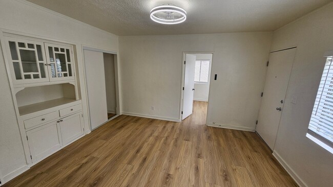 Photo - 465 1/2 N Boylston St Apartment