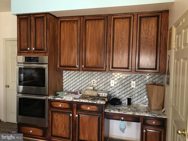 Building Photo - 8530 Oak Chase Cir