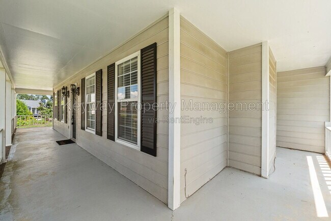 Foto del edificio - 4140 Clinton Way E