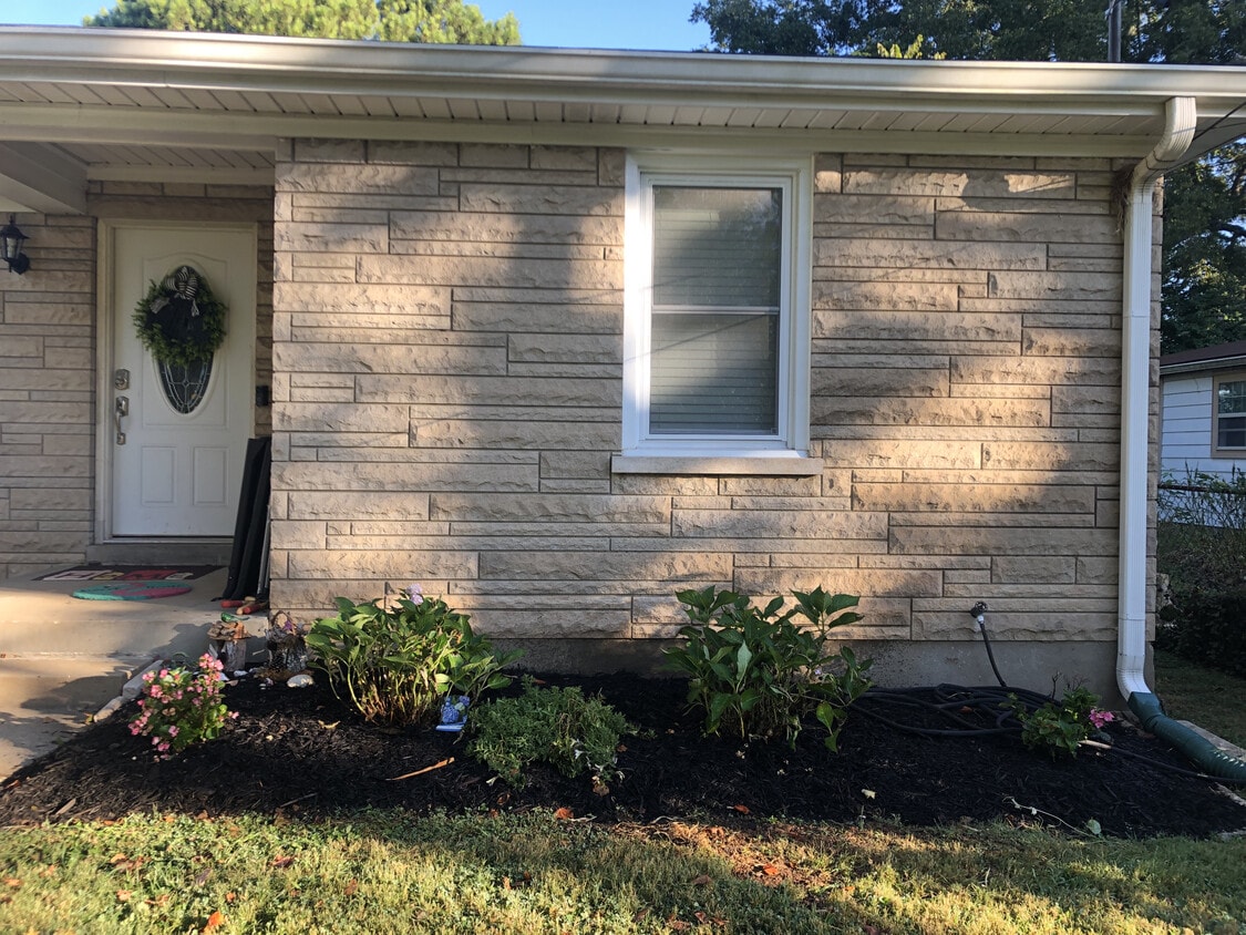 Building Photo - 10103 Snively Ave