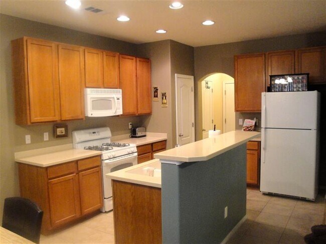 Building Photo - 12504 Woodland Ave NE