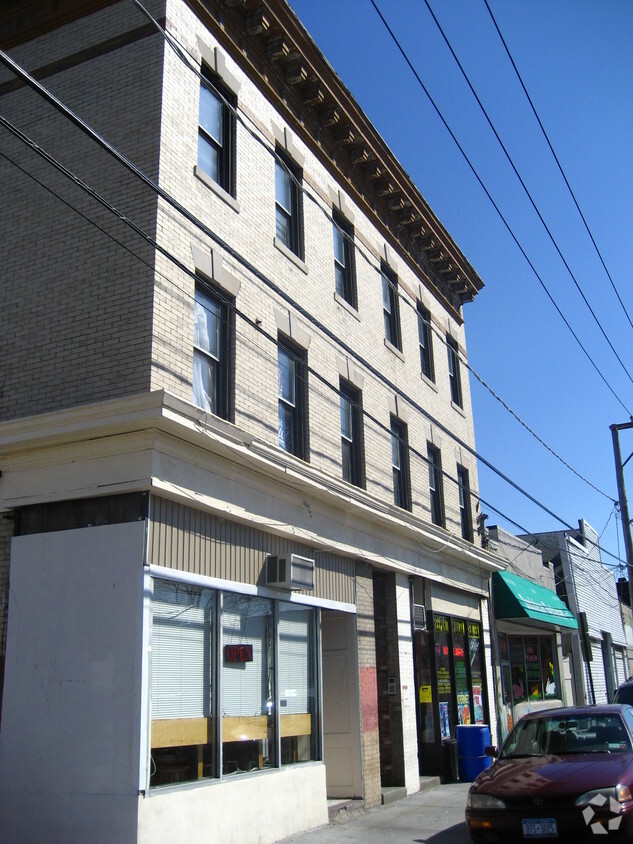 Primary Photo - 176 N Main St