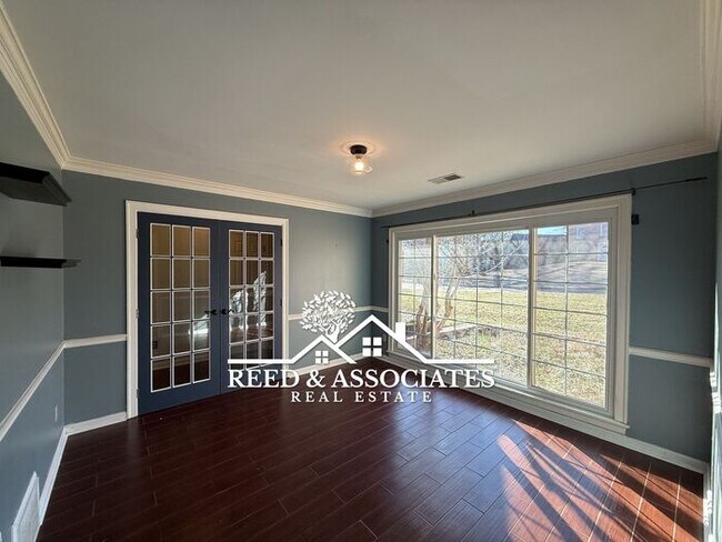 Building Photo - Spacious: 4 Bedroom in Cordova!