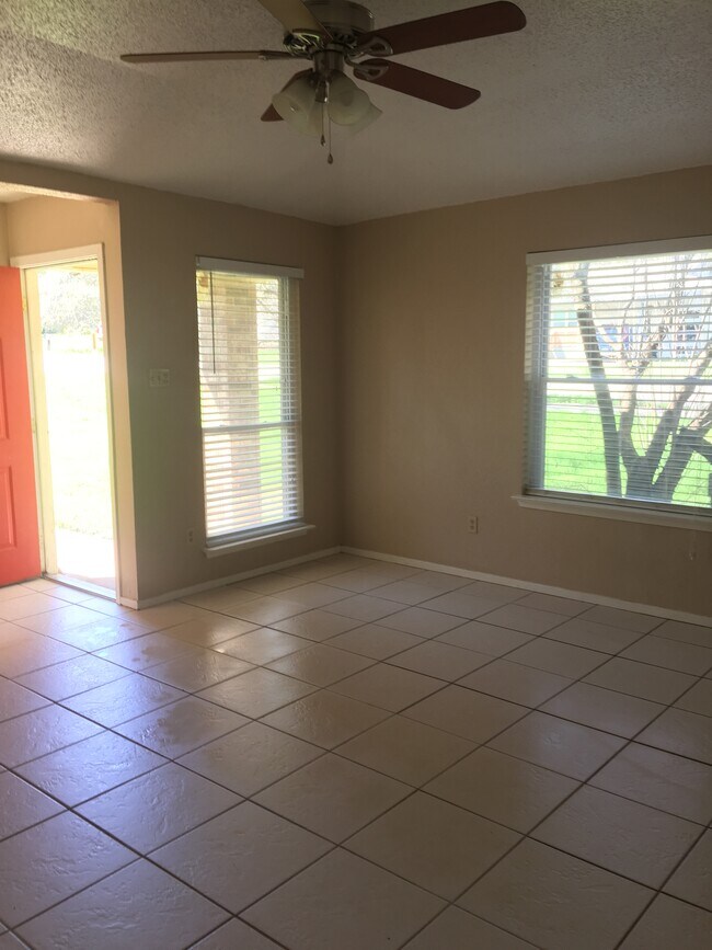 Foto del edificio - 354 Spring Branch Ln