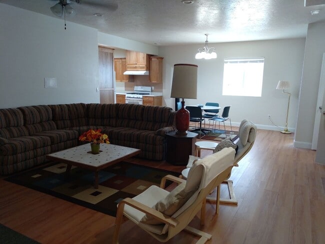 Foto del edificio - Brand New Daylight Basement Apt.