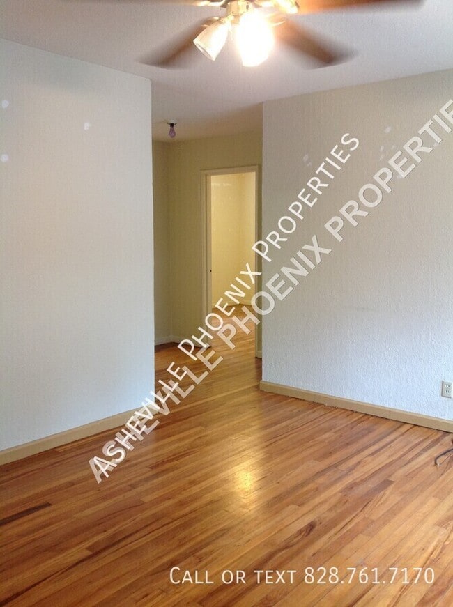 Building Photo - 15 Ezelle St