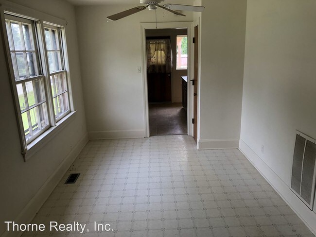 Foto del edificio - 325 N Howell St