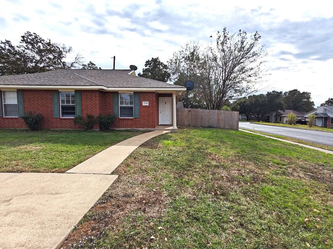 Primary Photo - 2126 Hidden Hollow Cir