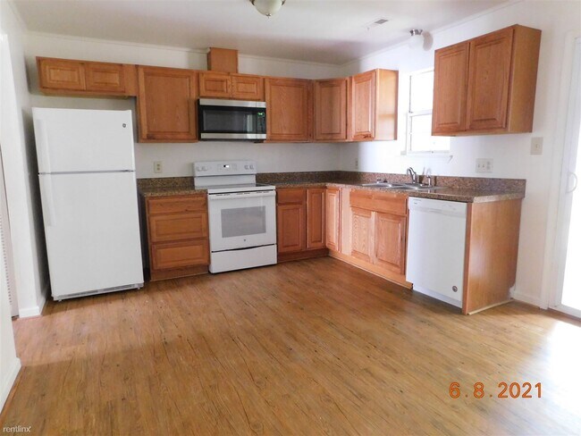 Building Photo - 2 br, 2.5 bath Townhome - 616 Fox Creek Ct