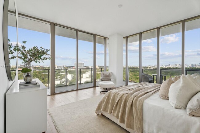 Foto del edificio - 2678 Tigertail Ave