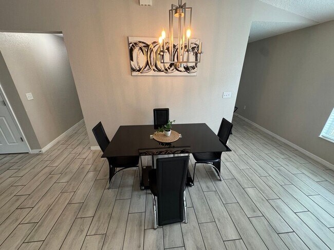 Foto del edificio - 604 Bullrush Ct