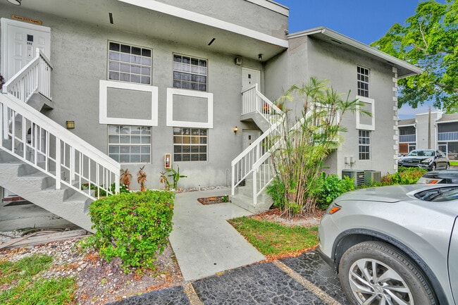 Building Photo - 447 NE 210th Circle Ter
