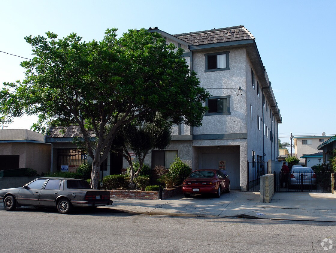 Foto del edificio - 4016 W. 137th St.