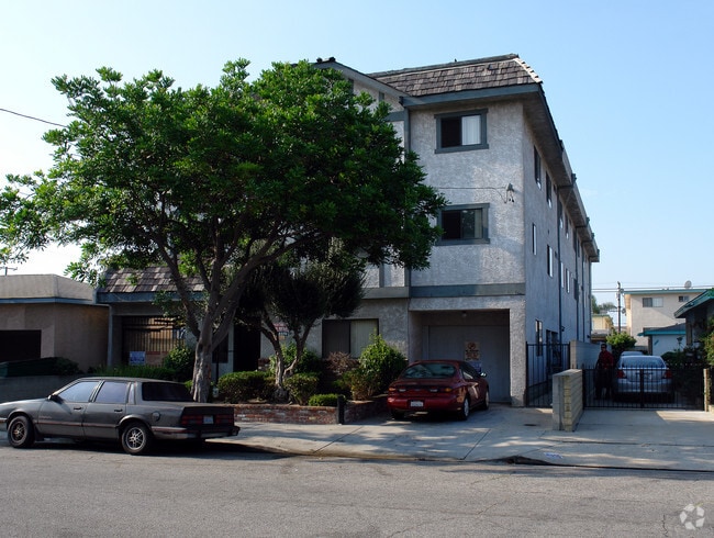 Building Photo - 4016 W. 137th St.