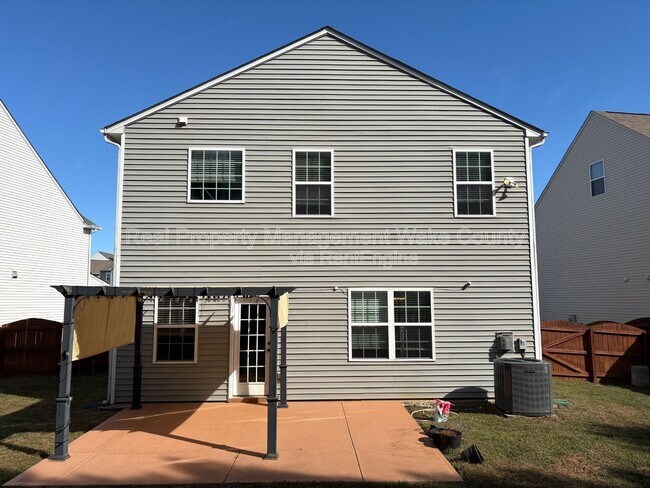 Foto del edificio - 2421 Girvan Dr