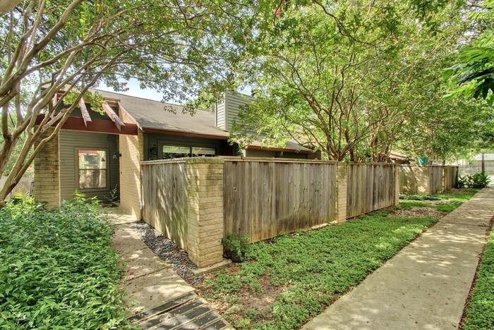Primary Photo - Wonderful Secluded Condo in Old South Austin