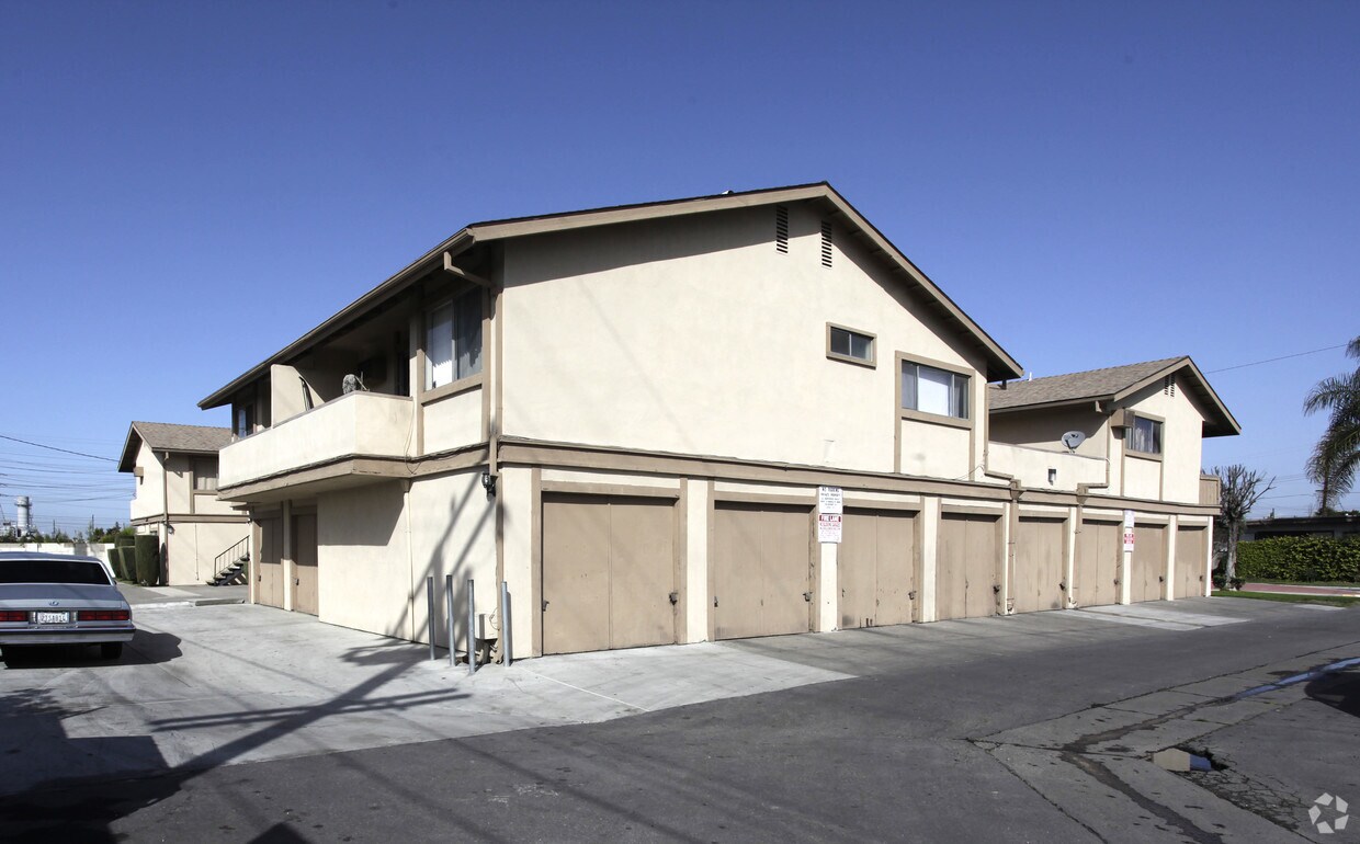 Building Photo - 8850 Pacific Ave