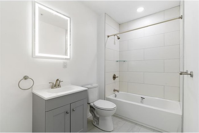 Building Photo - 4250 Lancaster Ave