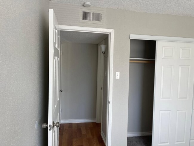 Foto del edificio - 5625 Antoine Dr