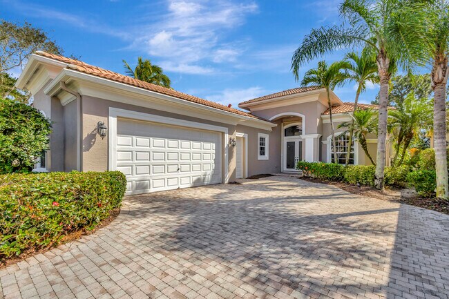 Building Photo - 128 Esperanza Way