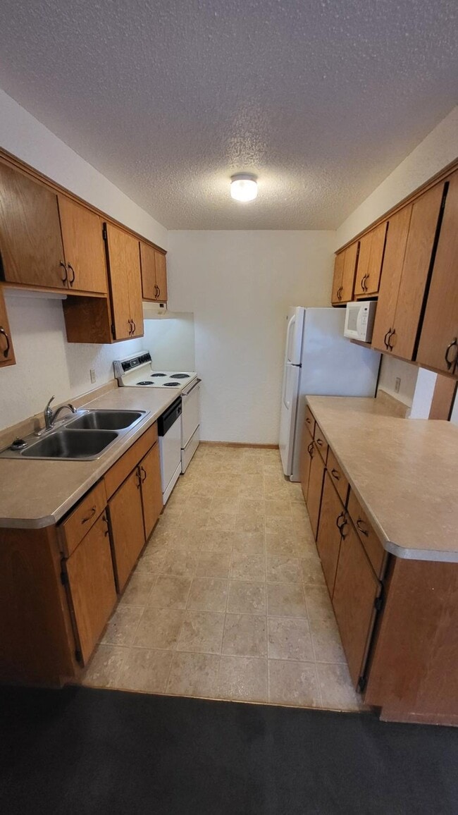 Building Photo - 819 6th Ave S