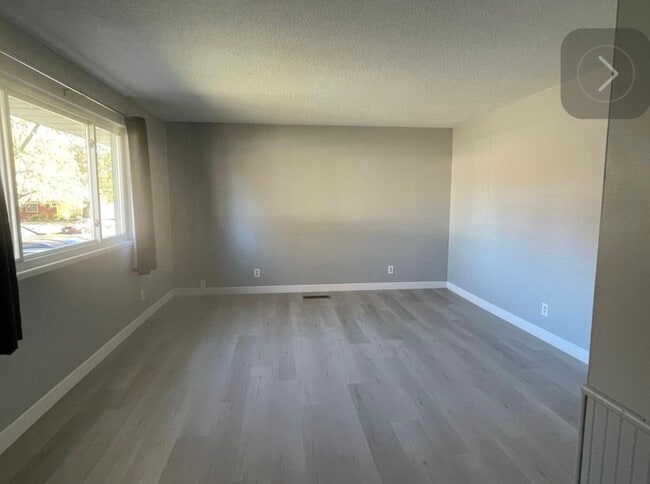 Foto del edificio - 709 Mackenzie Dr