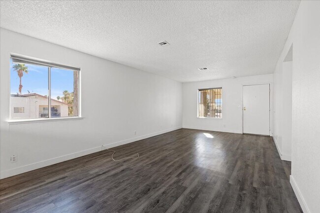 Foto del edificio - 3649 S Van Dyke Ave