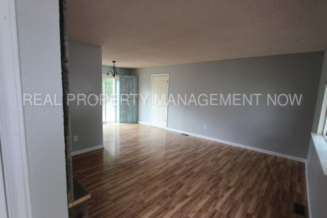 Foto del edificio - 580 Fairfield Ct