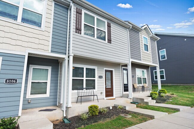 Foto del edificio - 8104 Logan Dr