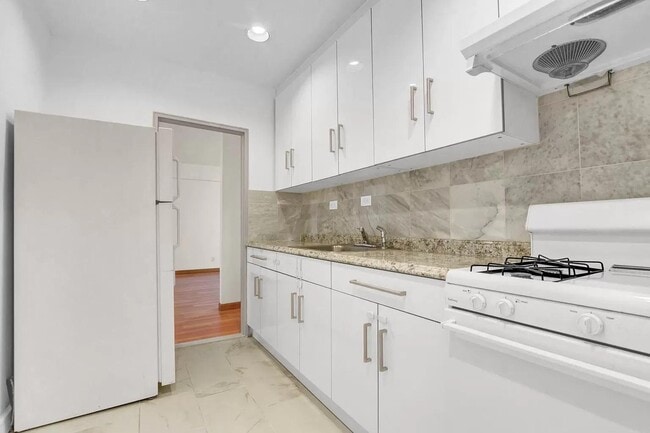 Foto del edificio - 138-12 28th Rd