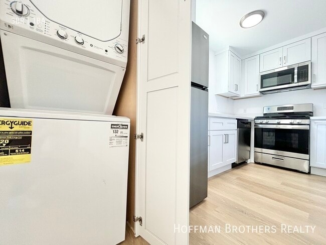 Building Photo - 327 S Ave 59