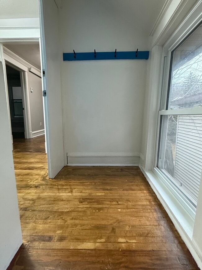 Outside entryway - 1201 N 7th Ave E