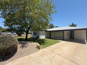 Building Photo - 7035 N 11th Pl