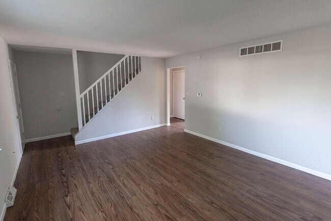 Foto del edificio - 1305 N Golf Blvd