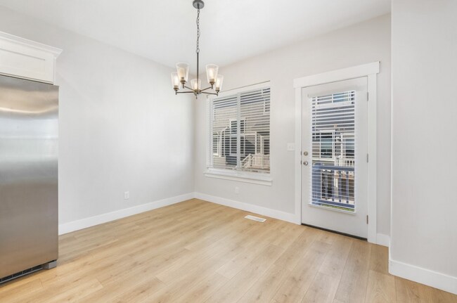 Building Photo - Modern 4-Bedroom Townhome in Saratoga Springs, UT