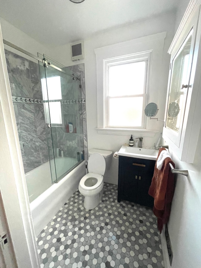 Modern Bathroom - 1305 Francisco St