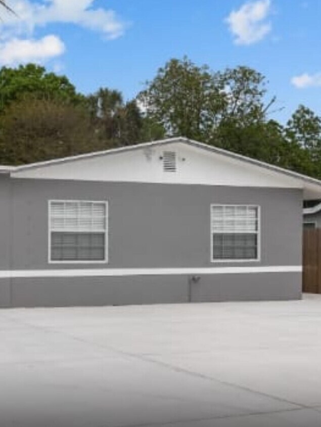 Building Photo - 209 3rd St