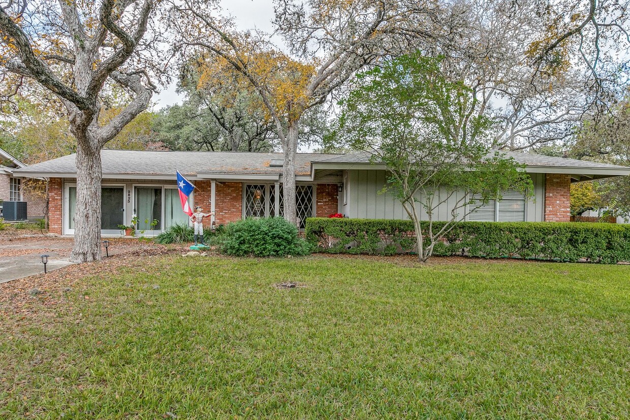 Primary Photo - BEAUTIFUL SINGLE-STORY HOME IN MACARTHUR PARK