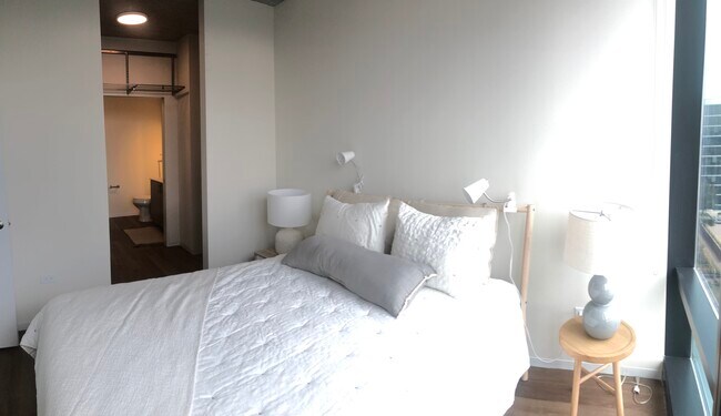 bedroom - 1357 S Wabash Ave
