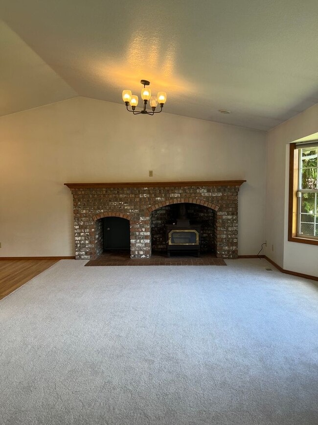 Building Photo - 3 bedroom 2.5 bathroom Home in Lake Steven...
