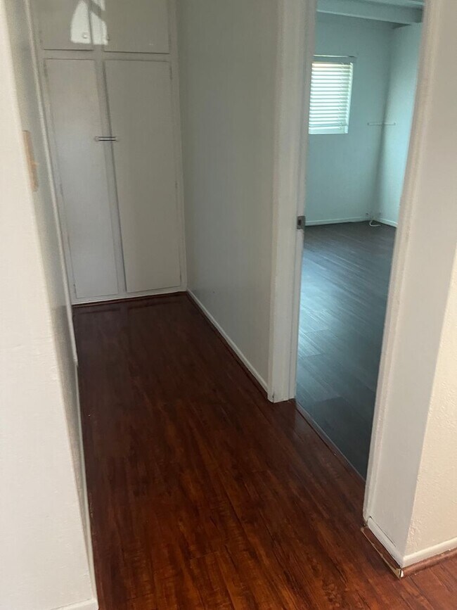 Building Photo - Three Bedroom Looking for a family