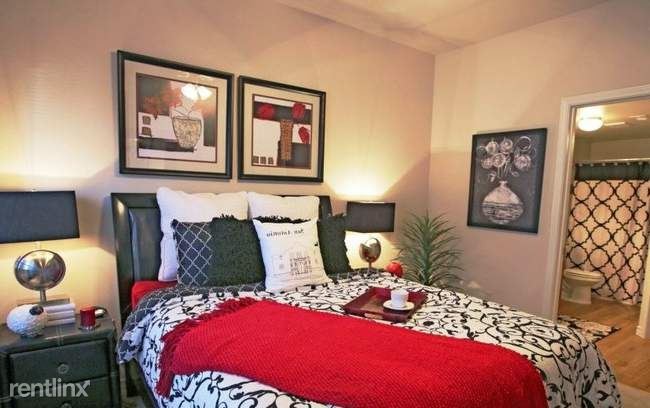 Foto del edificio - 7461 Kitty Hawk Rd