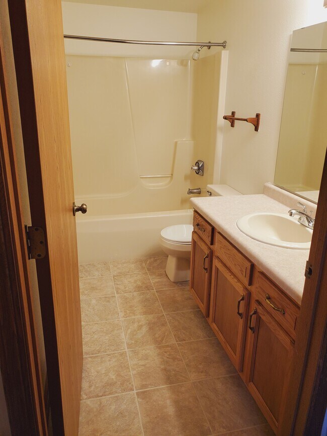 Bathroom - 1412 Meadow Ln