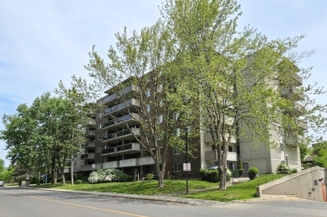 Building Photo - 111 Rue Bruce