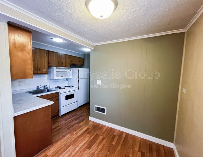 Building Photo - 1400 Kansas St